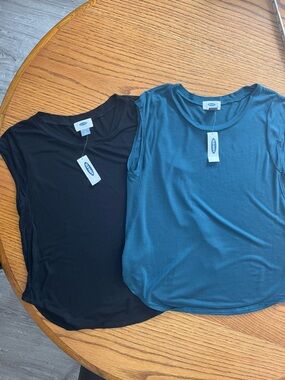 2 Old Navy Soft-Washed Crew-Neck T-Shirts - Teal & Black - Size XS